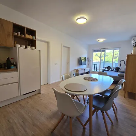 Alena - Prestige And New Near Kamenjak, Two Separate Bedrooms And Private Garage Premantura
